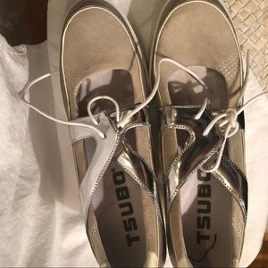 Tsubo Lace white wedge. Taupe suede trim.